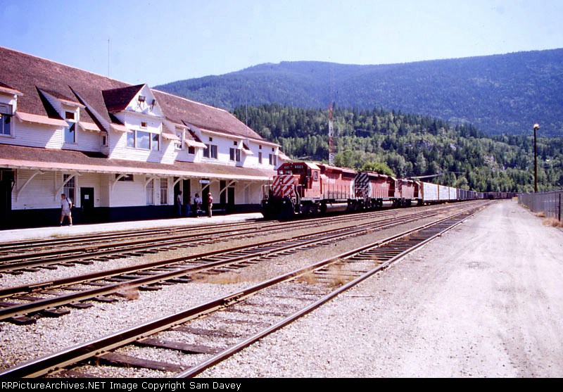 CP 6023 sitting at the depot